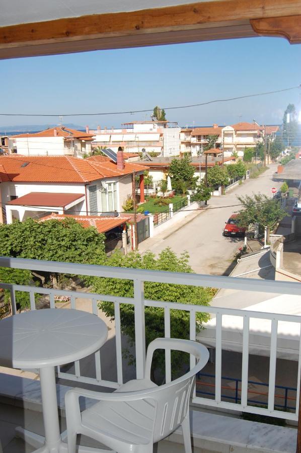 Giorgos Apartments Square Nea Vrasna Exterior photo